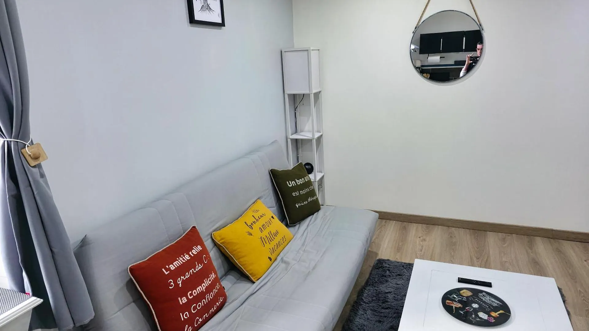 Апартаменты Un Pied-A-Terre Мийо